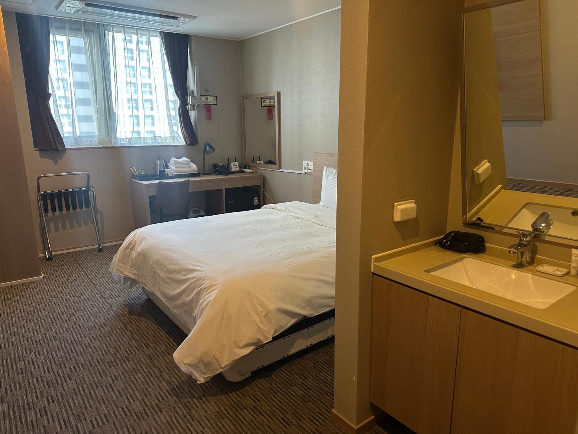 Golden Harbor Hotel Pyeongtaek Exterior photo